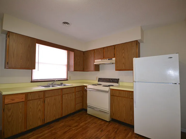 503 Broad St — Photo 11