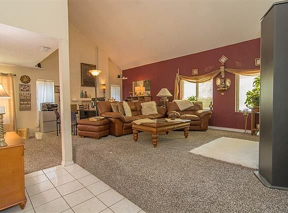 3rd image of 838 Meadowlark Dr