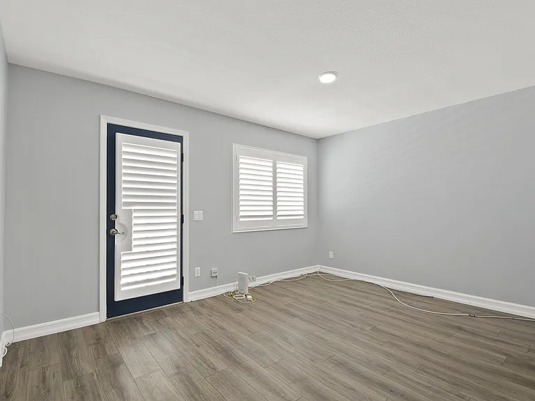 6833 Andover Ave — Photo 16