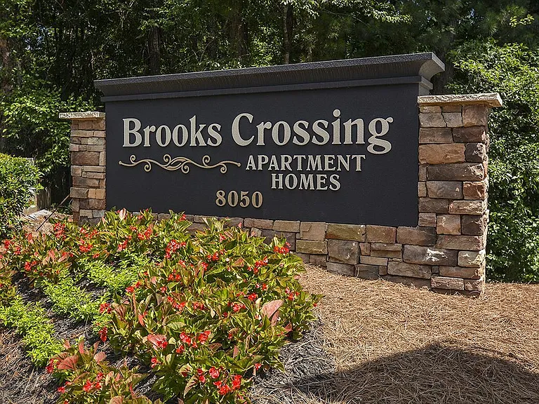Brooks Crossing Apartments — Photo 42