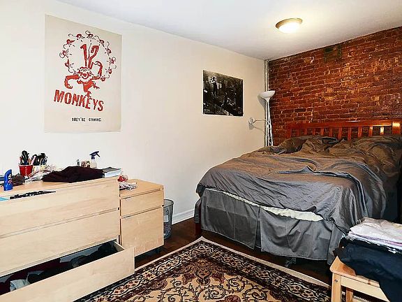 5th image of 276 E 10th St APT 6
