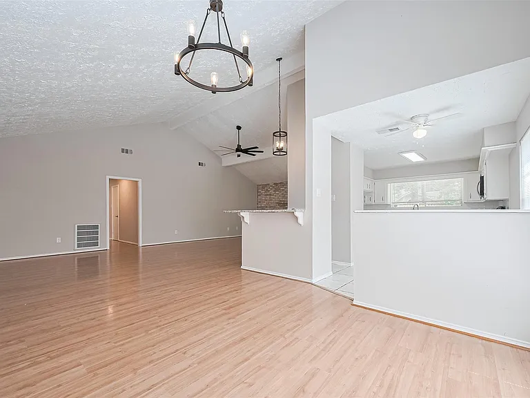 2606 Lexington Woods Dr — Photo 11