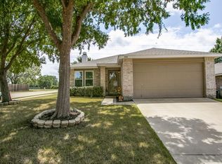 8701 Swan Park Dr, Denton, TX 76210