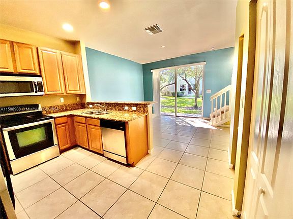 5th image of 21111 NW 14th Pl APT 333
