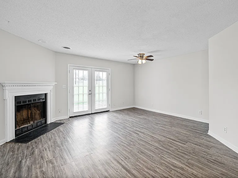 105 Greenland Ct — Photo 9