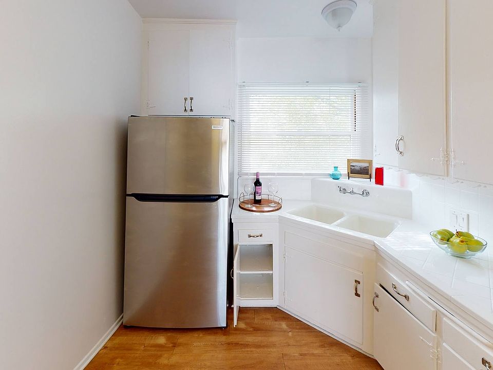1st image of 3360 1/2 Rowena Ave #5