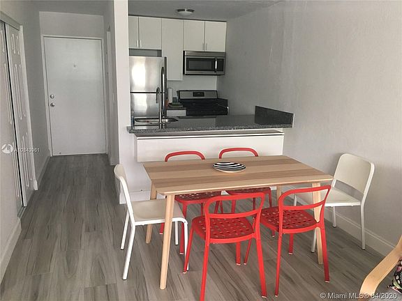 3rd image of 505 NE 30th St APT 201