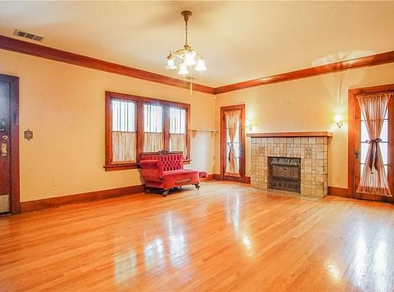 3rd image of 325 E El Morado Ct