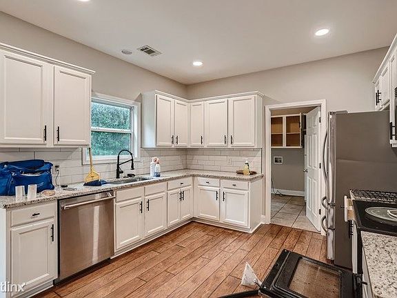 3rd image of 9020 Amberly Way