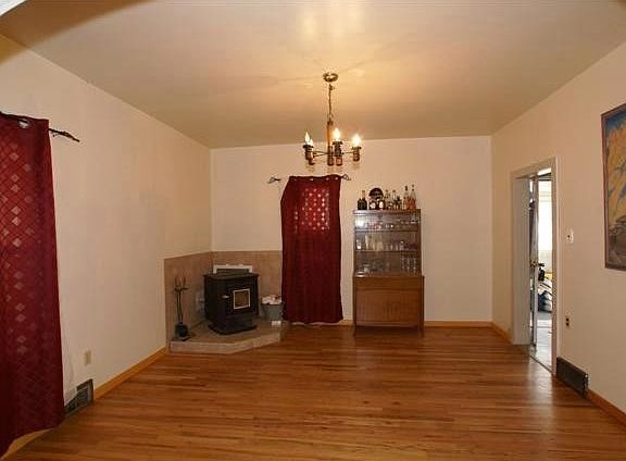 4th image of 469 Park St