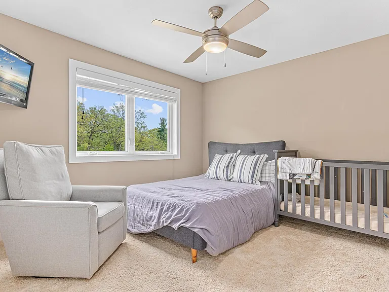 225 Paisley Ln — Photo 21