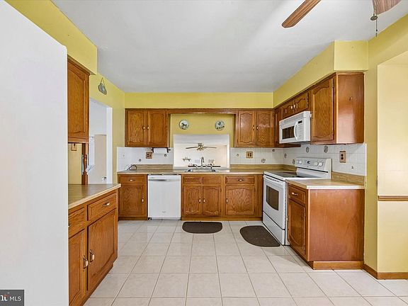 4th image of 3307 Sweetbriar Pl