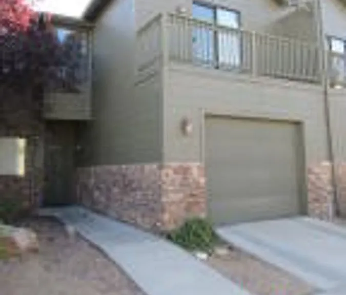 1137 Hughes St — Photo 1