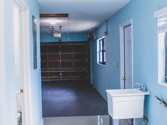 5th image of 121 Santiago Street