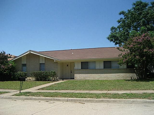 1st image of 1729 Goliad Dr
