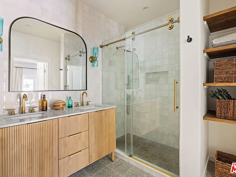 137 E Avenue 43 — Photo 21