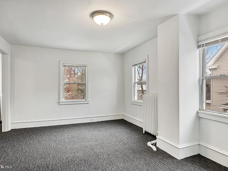 24 W Broad St — Photo 9