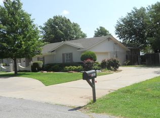 1413 Hiawatha Ln, Burkburnett, TX 76354