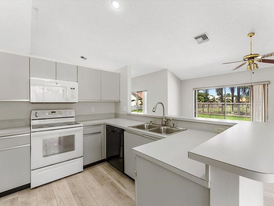 1st image of 5809 Sun Pointe Cir