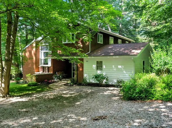 302 E Woodside Dr, Gambier, OH 43022