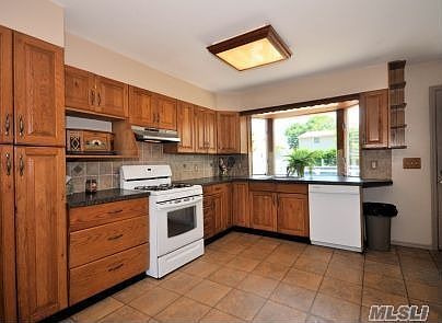 4th image of 25 Clifton Dr