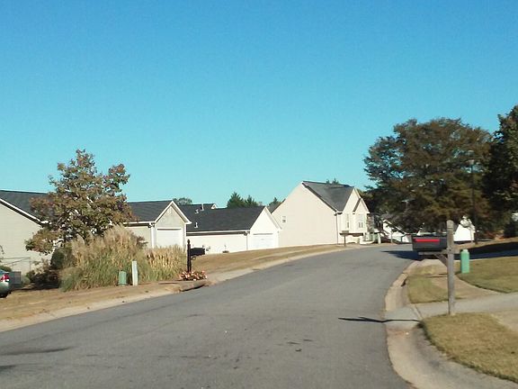 4th image of 1081 Foxchase Ct