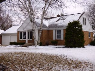 156 E Briar Ln, Green Bay, WI 54301