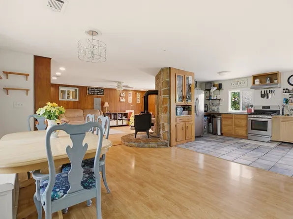 304 Bushee Rd, Swansea, MA 02777