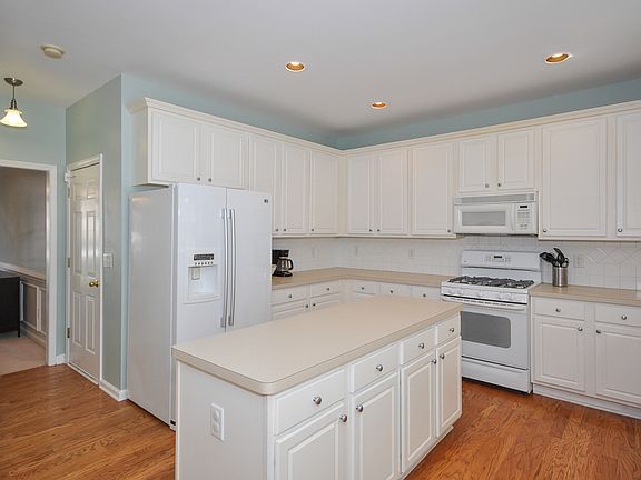 4th image of 722 Parkside Dr