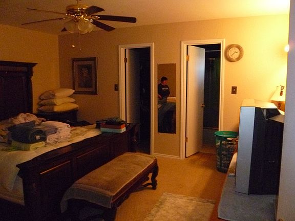 4th image of 902 Sam Houston Blvd