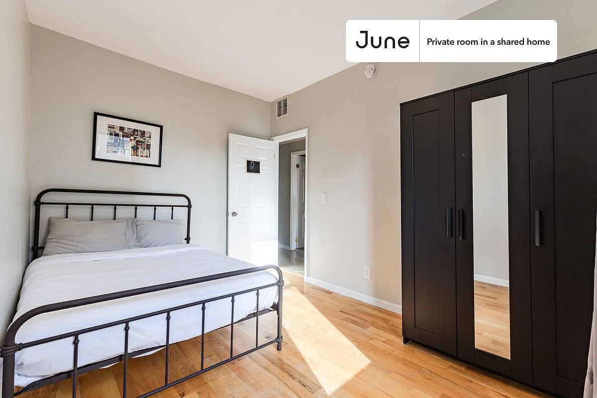 Full bedroom in 4 bed/2 bath home in Prospect Lefferts Gardens #1573 D — Photo 1