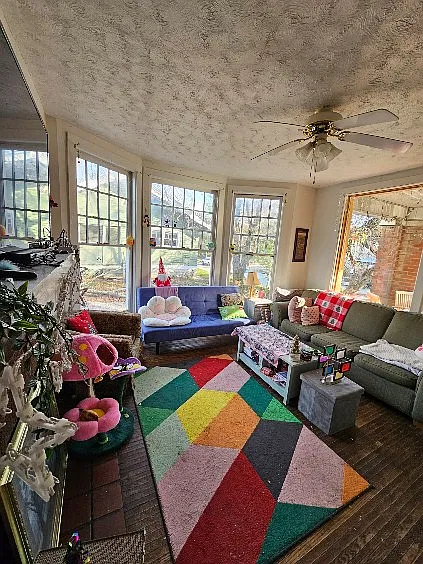 3 bed, 1400 sqft, $2,600 — Photo 2
