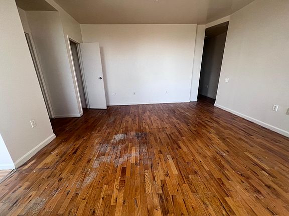 4th image of 1017 Leggett Ave APT 3D