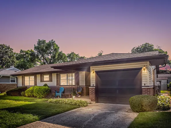 78 Ridgewood Rd, Elk Grove Village, IL 60007