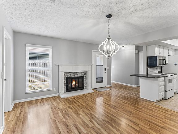 4th image of 728 Blue Brick Pl