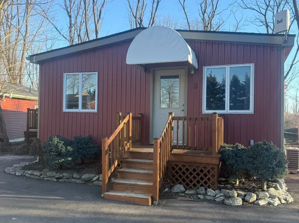 8770 Chippawa Creek Rd #5, Niagara Falls, ON L2H 0X4