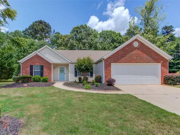 738 Baskins Cir, Winder, GA 30680