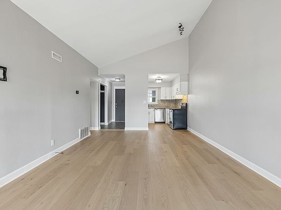 4th image of 1900 Richard Jones Rd APT M4