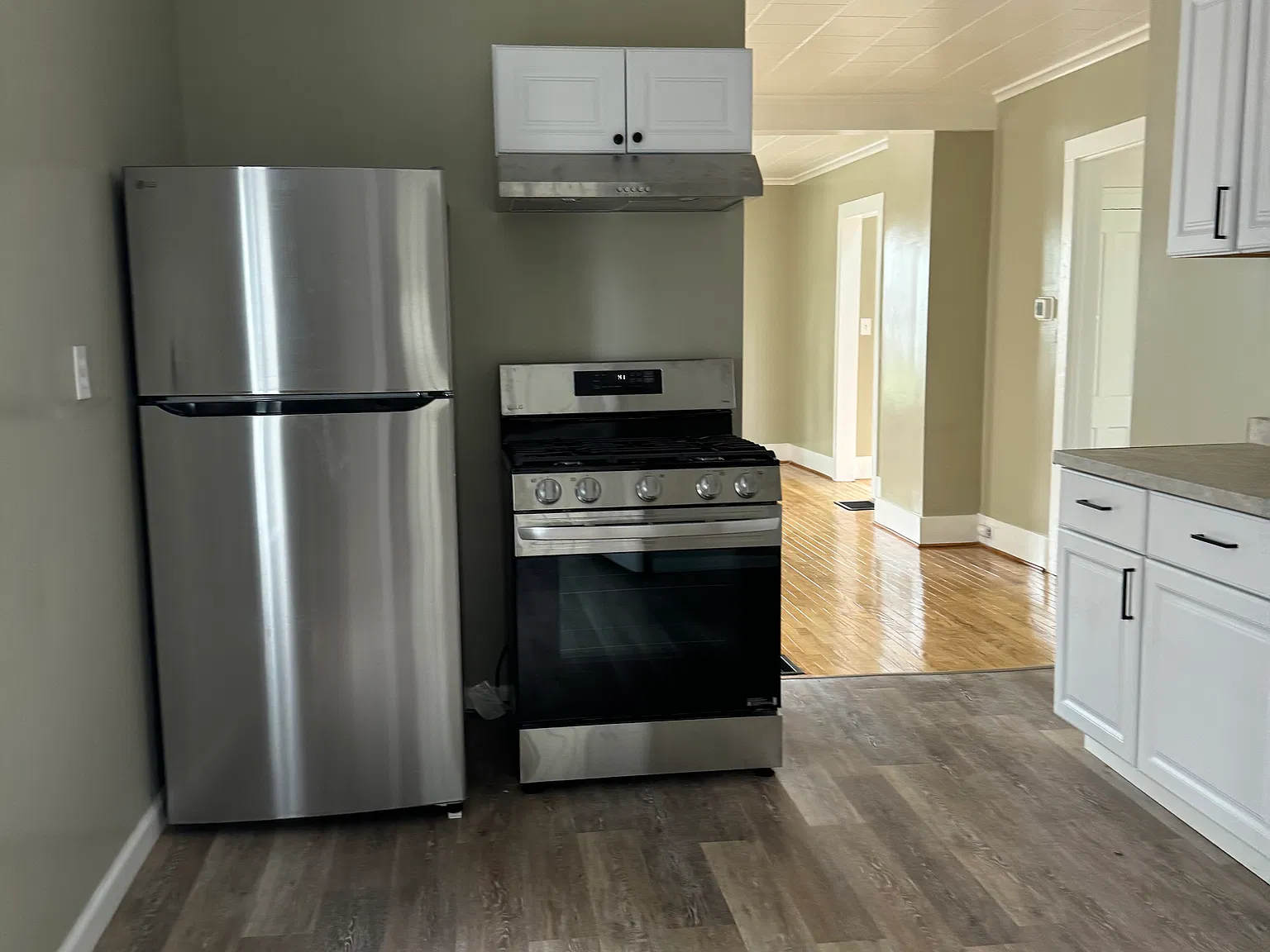 3 bed, 1254 sqft, $1,975 — Photo 1