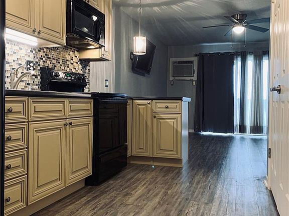 4th image of 2 Cliffhouse Dr APT 208