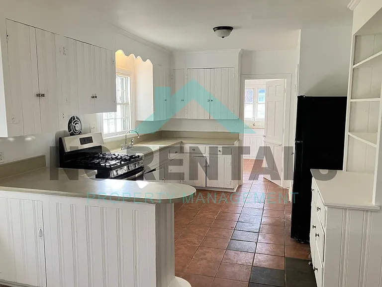 414 N 3rd St — Photo 9