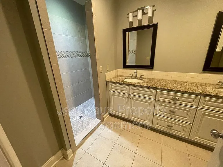 102 Hargrave Dr — Photo 13