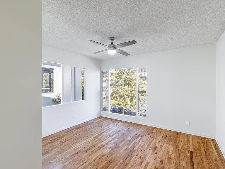 1028 6th St #1026D — Photo 7