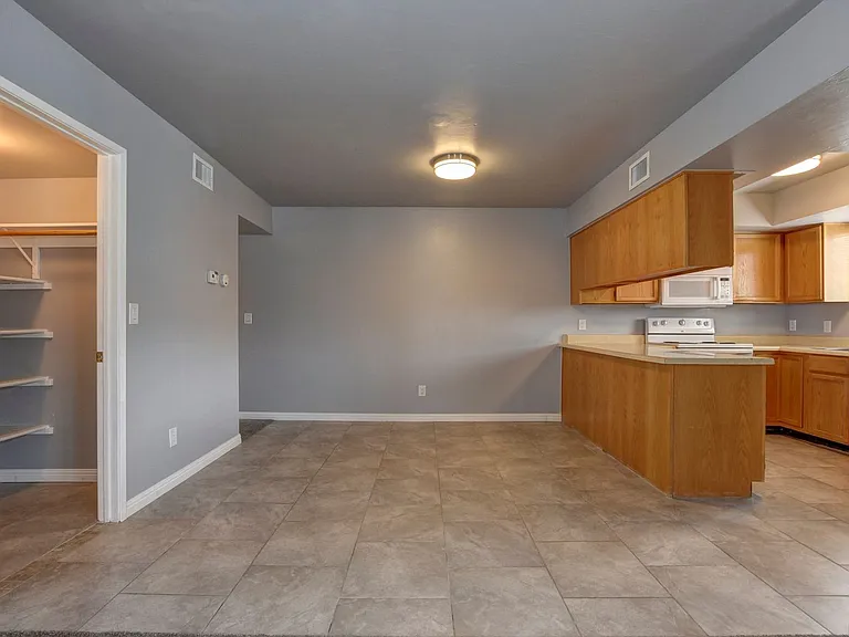 6120 Antelope Villas Cir #212 — Photo 8