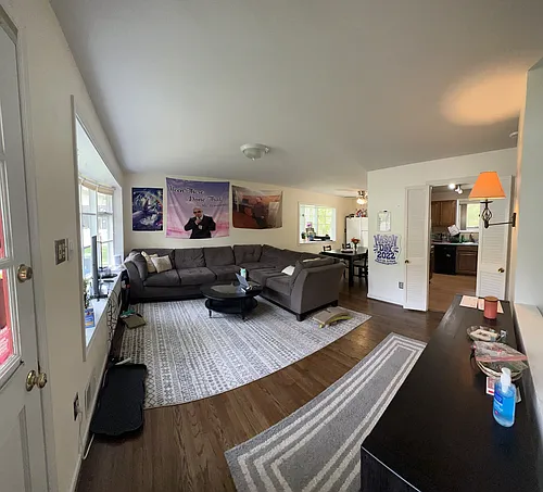 10211 Forest Ave Photo 1
