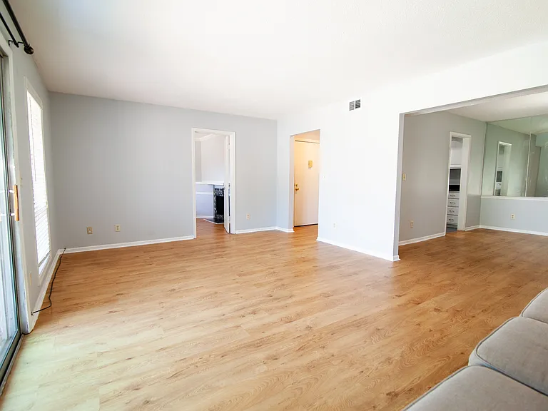 6851 Roswell Rd #H11 — Photo 13
