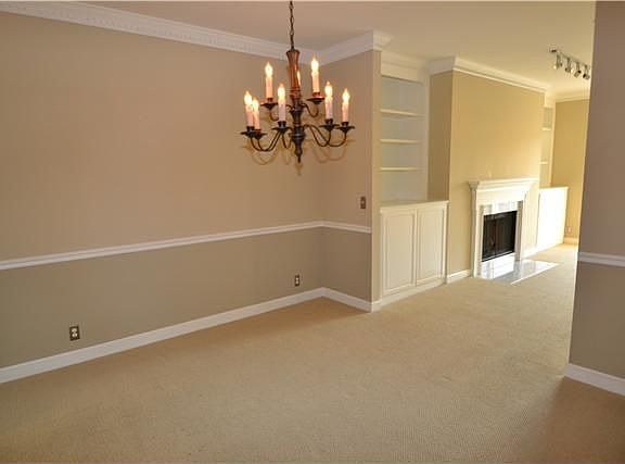 4th image of 402 Rose Hall