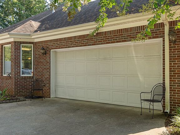 3rd image of 119 Stoney Creek Dr
