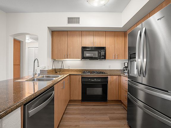 3rd image of 525 11th Ave #4