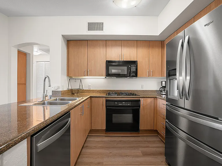525 11th Ave #1402 — Photo 19